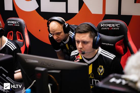 英特尔推出AI PC应用新突破三大创新功能